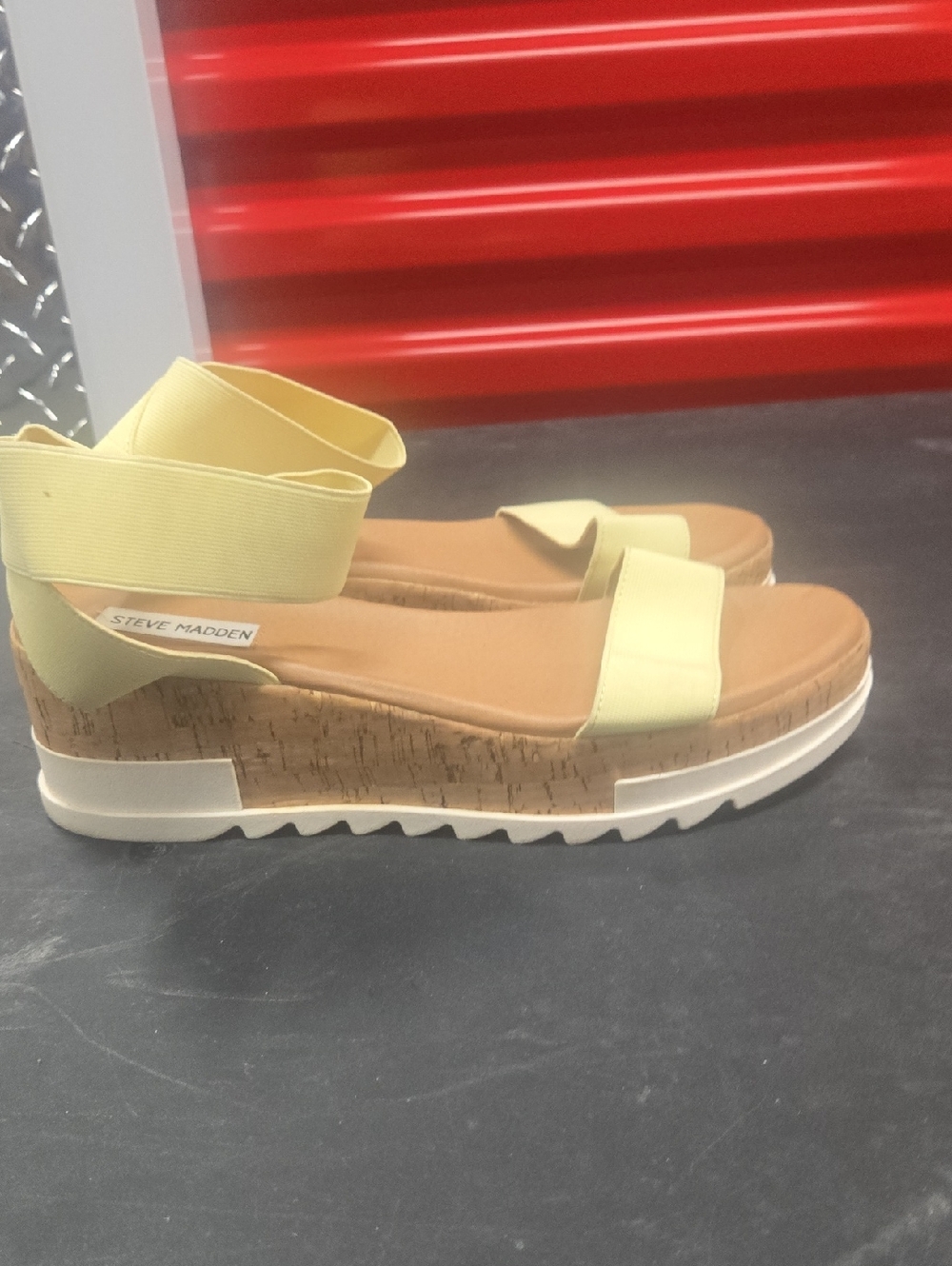 Steve Madden Pale Yellow Cork Platform Sandals Woman's Size 9.5**